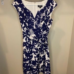 Adriana Papell- Size 6- Women’s dress with tie belt